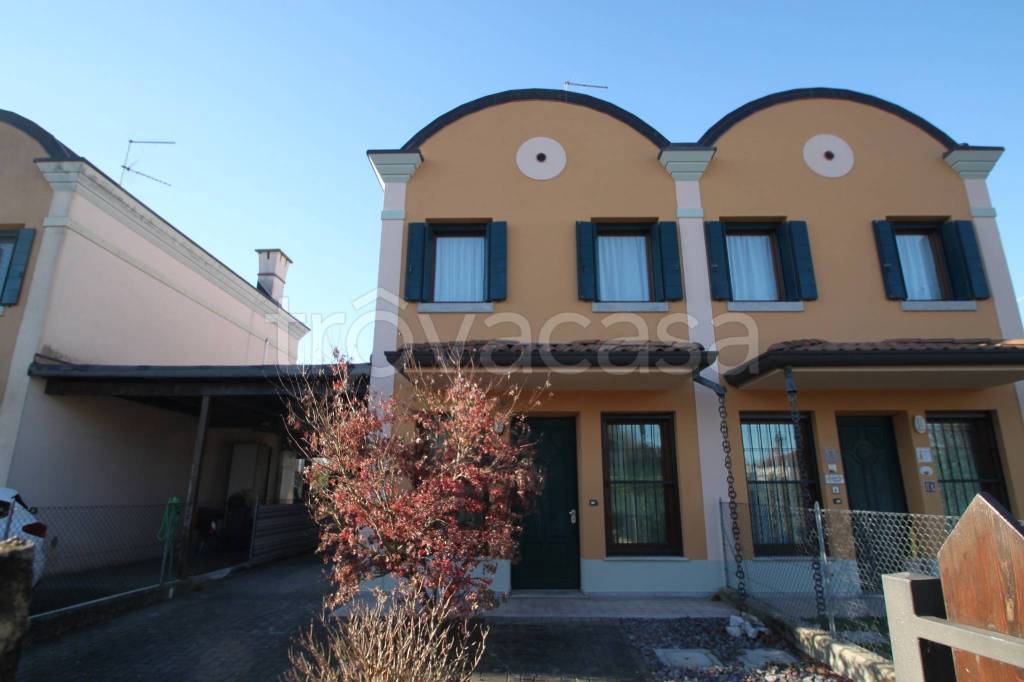casa indipendente in vendita a Gradisca d'Isonzo