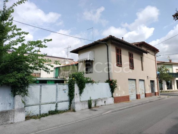 locale commerciale in vendita a Gradisca d'Isonzo