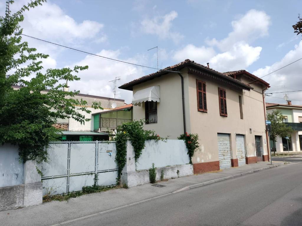 intera palazzina in vendita a Gradisca d'Isonzo
