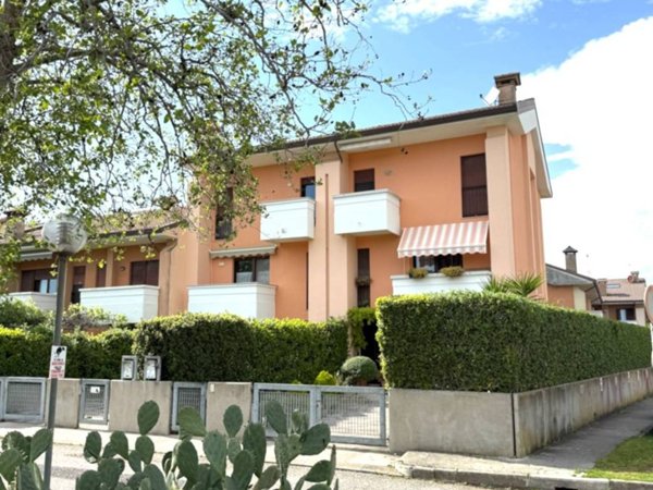 casa indipendente in vendita a Grado