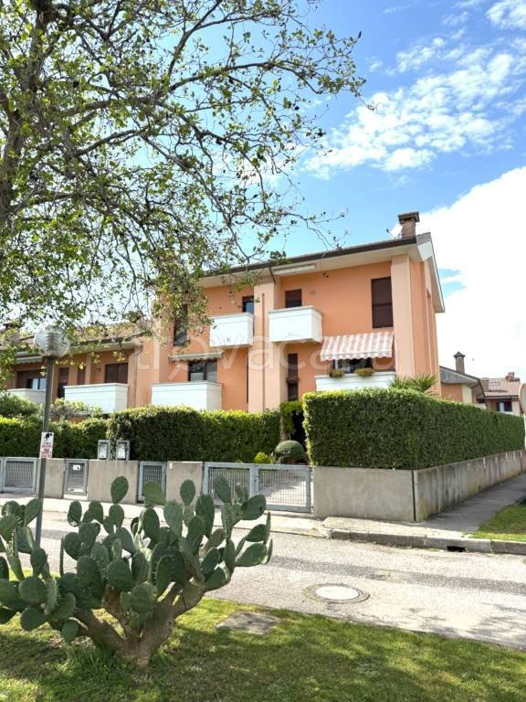 casa indipendente in vendita a Grado