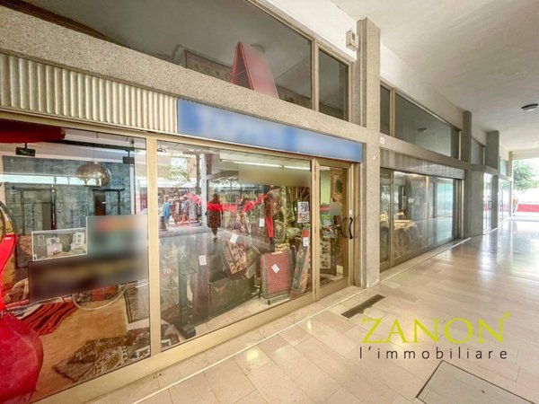 locale commerciale in vendita a Grado