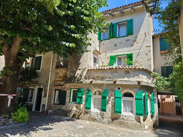 casa indipendente in vendita a Grado