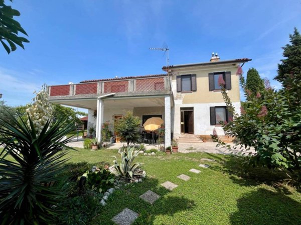 casa indipendente in vendita a Grado