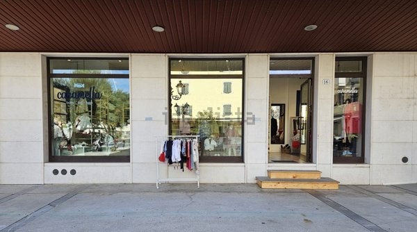 locale commerciale in vendita a Grado