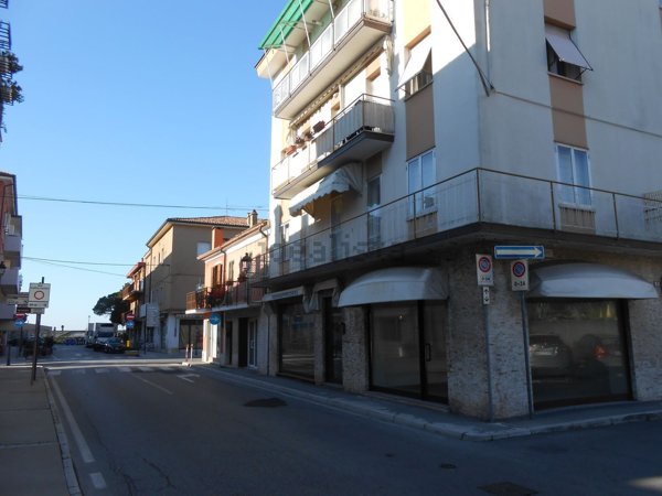 locale commerciale in vendita a Grado