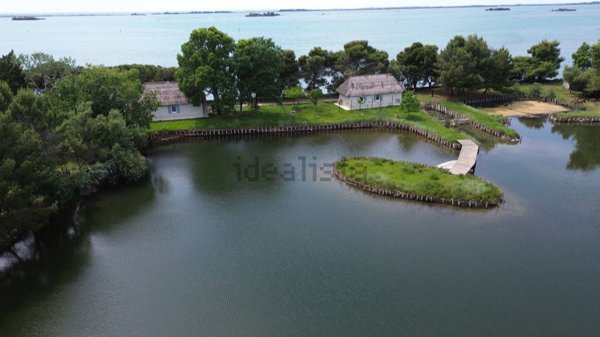 esavano in vendita a Grado