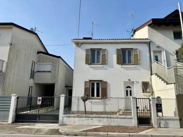 casa indipendente in vendita a Grado