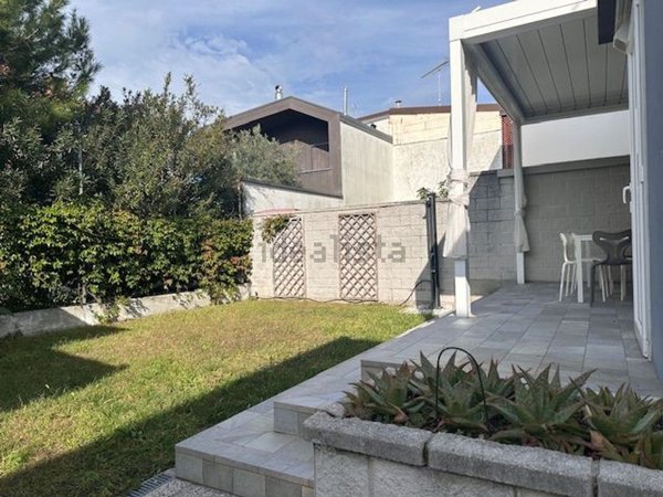 casa indipendente in vendita a Grado