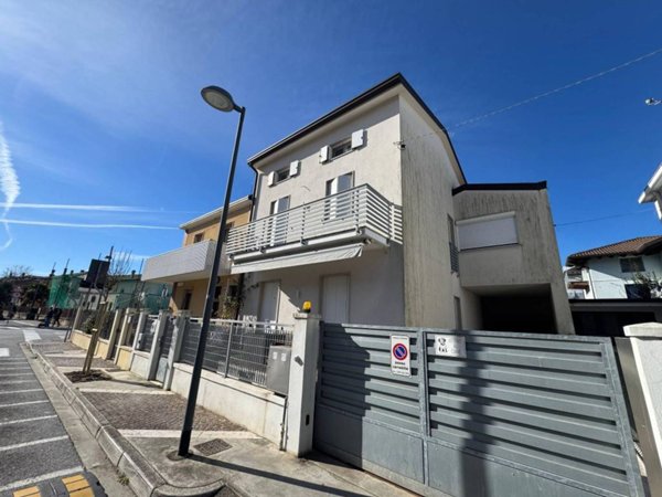 casa indipendente in vendita a Grado