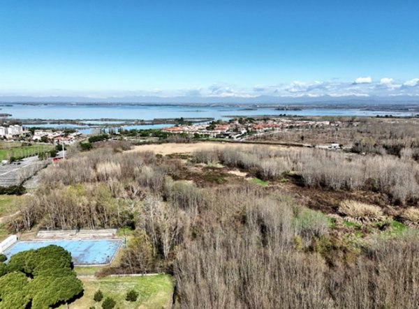 terreno edificabile in vendita a Grado