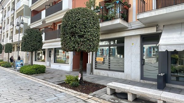 locale commerciale in vendita a Grado