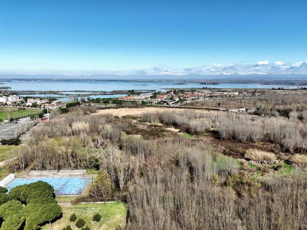 terreno edificabile in vendita a Grado