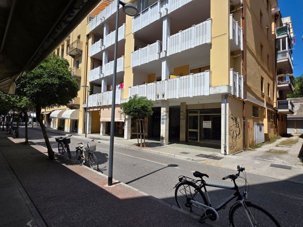 locale commerciale in vendita a Grado