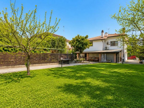 casa indipendente in vendita a Grado