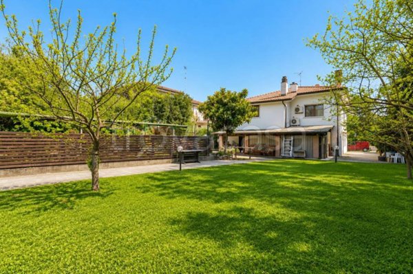 casa indipendente in vendita a Grado