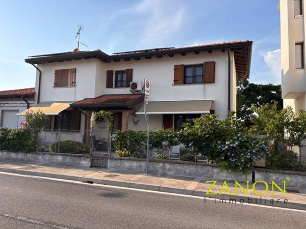 casa indipendente in vendita a Grado