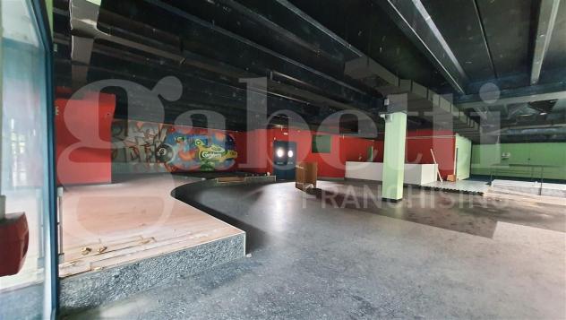negozio in vendita a Monfalcone in zona Bagni