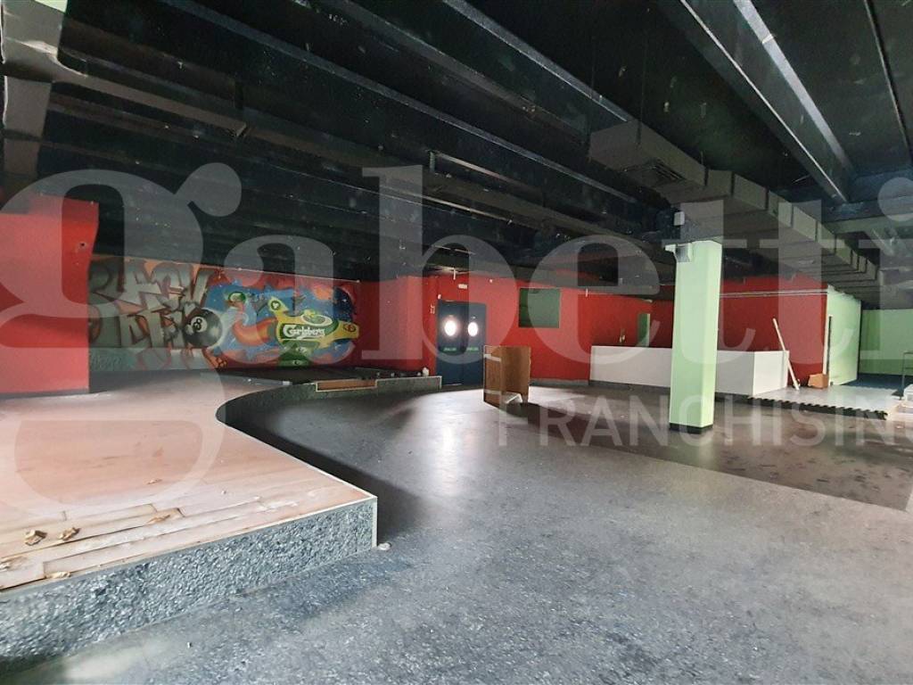 negozio in vendita a Monfalcone in zona Panzano