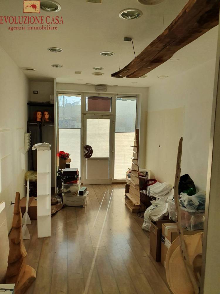locale commerciale in vendita a Monfalcone