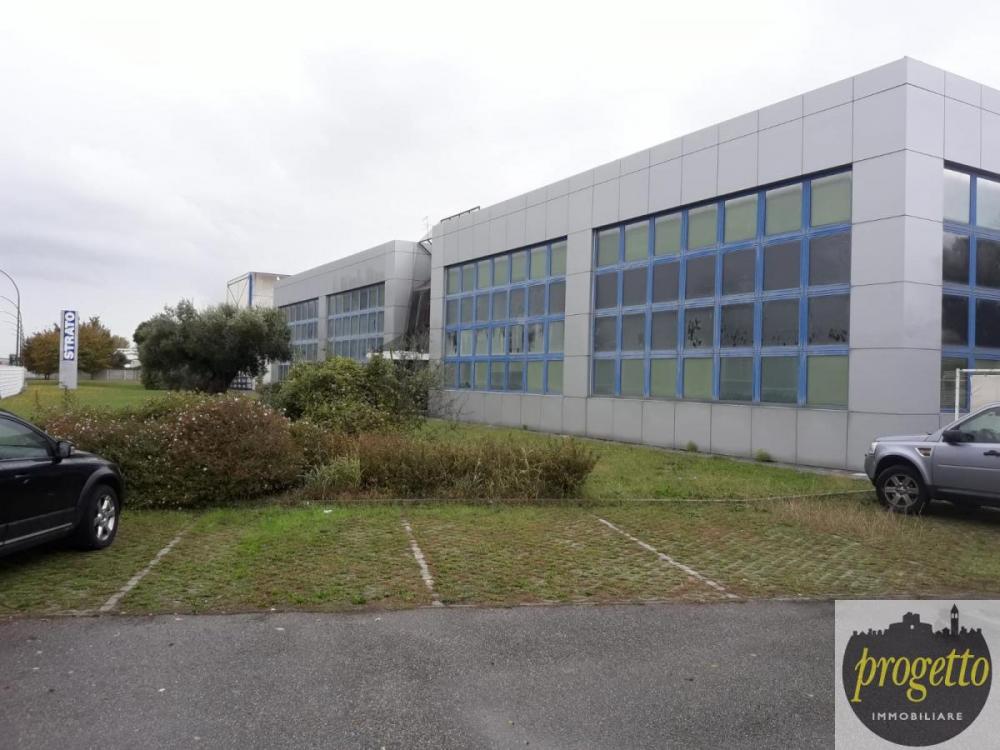 capannone in vendita a Monfalcone in zona Schiavetti