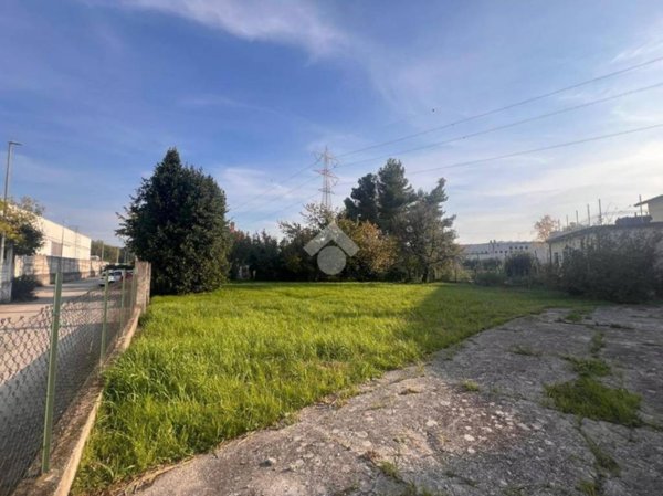 terreno edificabile in vendita a Monfalcone in zona Lisert