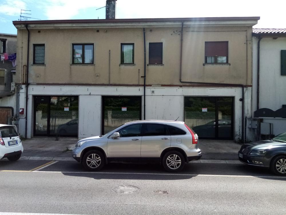 negozio in vendita a Monfalcone in zona San Polo