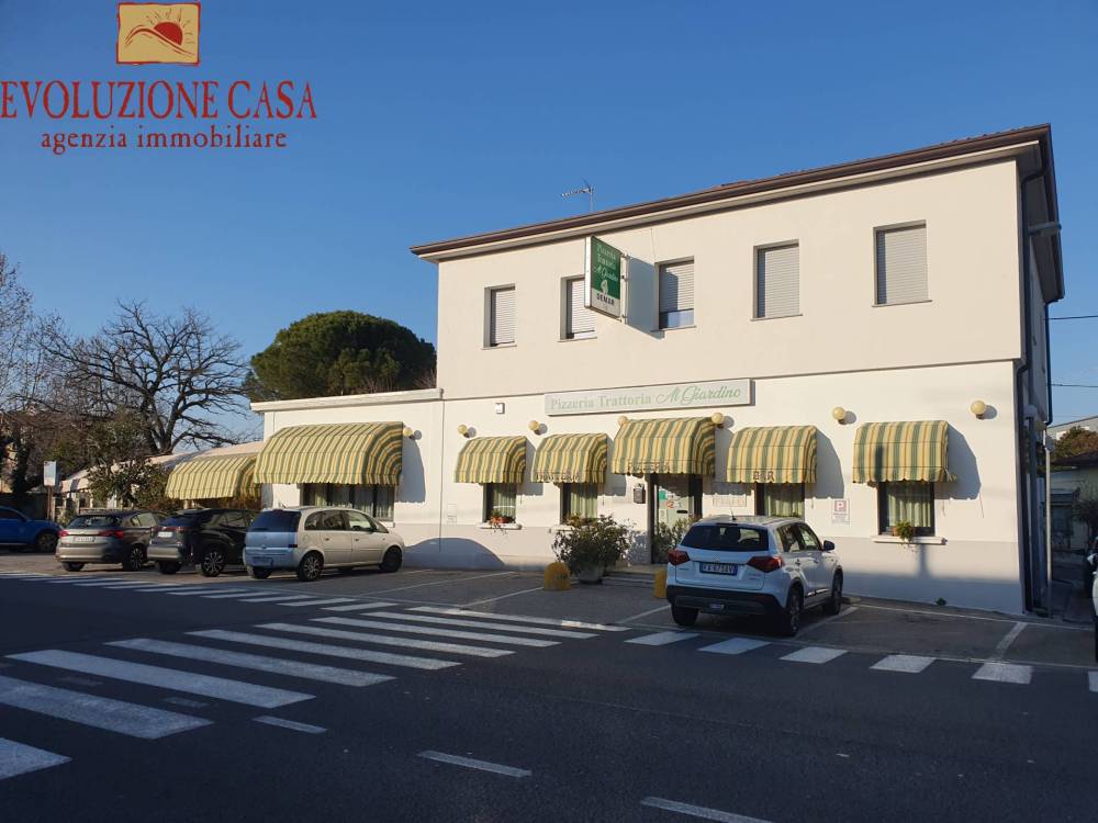 negozio in vendita a Monfalcone in zona Bagni