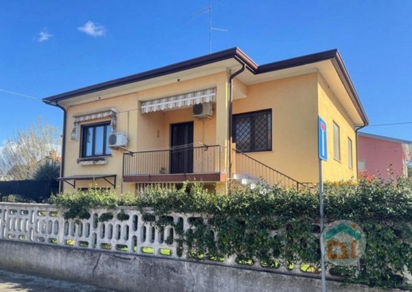 casa indipendente in vendita a Monfalcone in zona Bagni