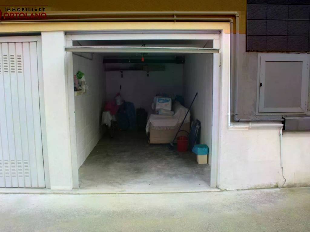 negozio in vendita a Monfalcone in zona Aris