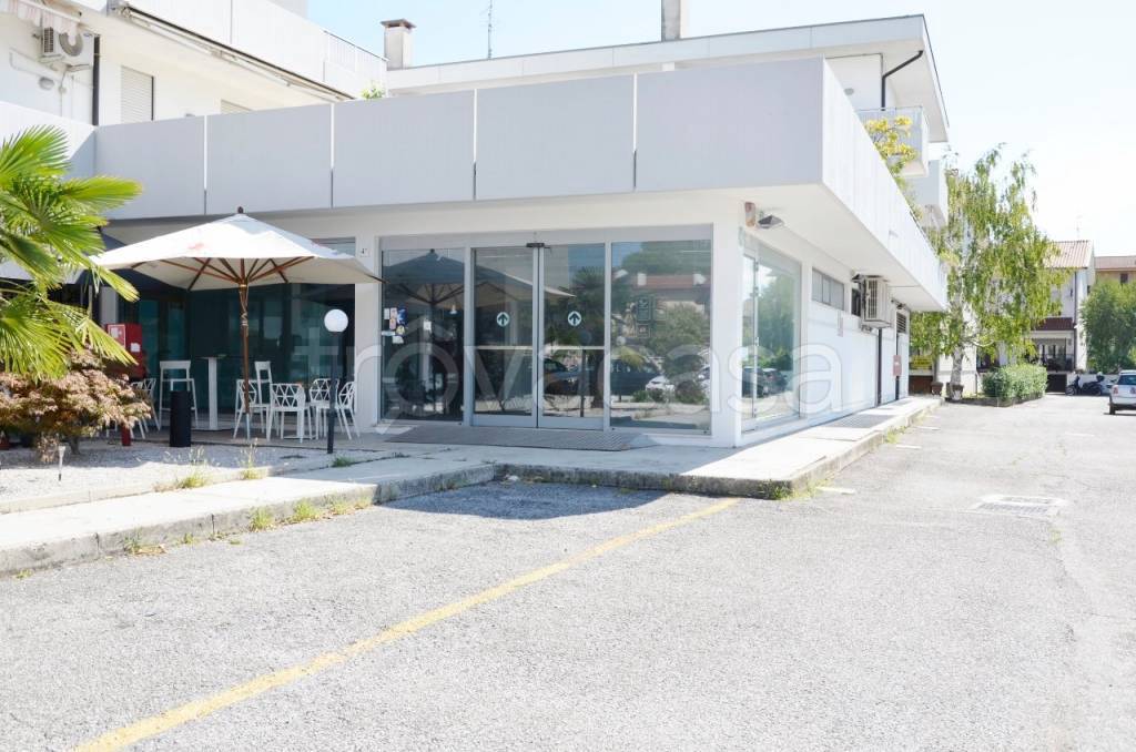 negozio in vendita a Monfalcone in zona Bagni