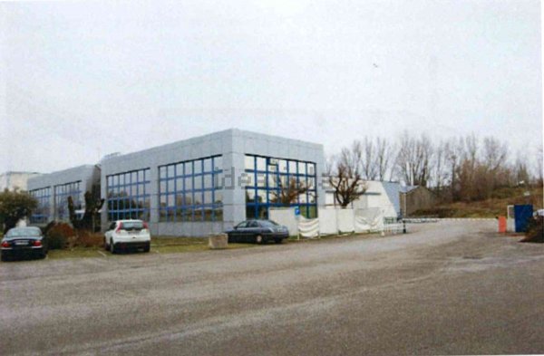 capannone in vendita a Monfalcone in zona Schiavetti