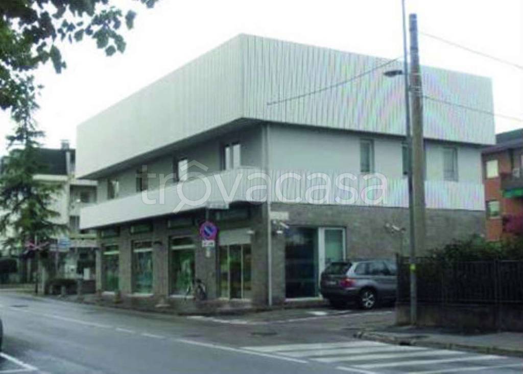 negozio in vendita a Monfalcone in zona Bagni
