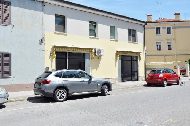 negozio in vendita a Monfalcone