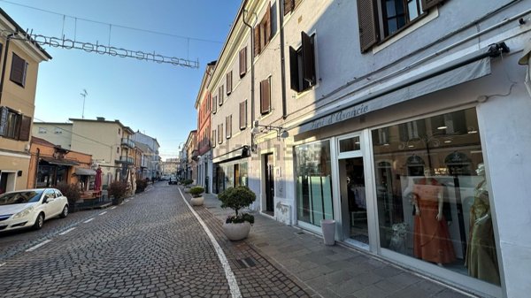 negozio in vendita a Monfalcone