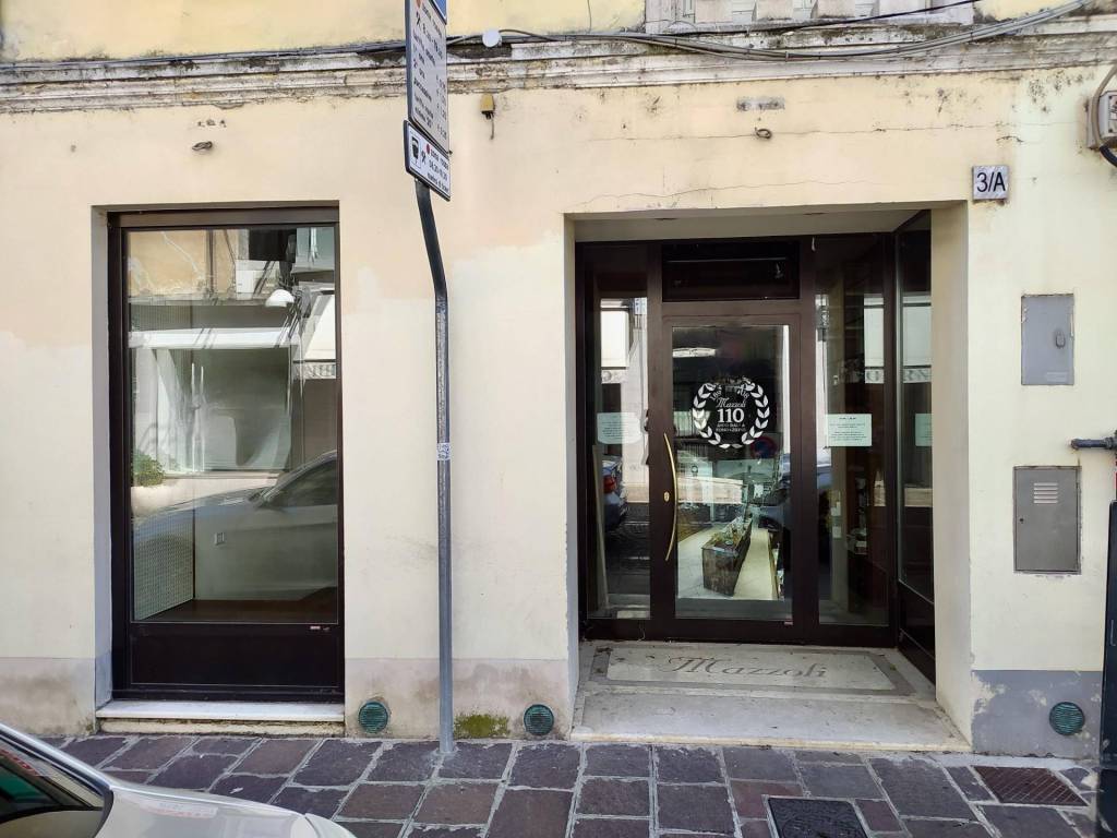 negozio in vendita a Monfalcone