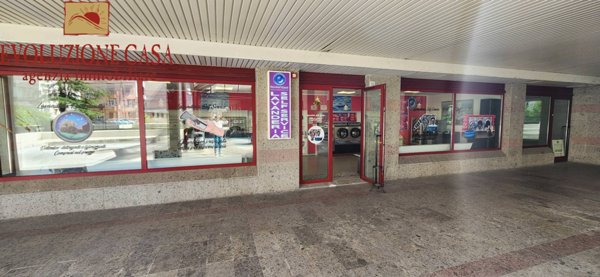 locale commerciale in vendita a Monfalcone in zona Bagni