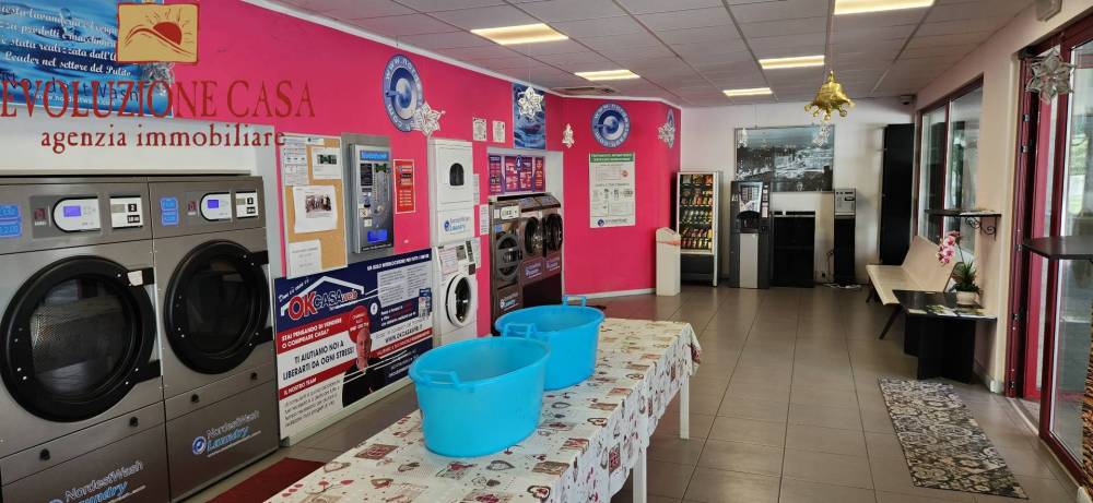 locale commerciale in vendita a Monfalcone in zona Bagni