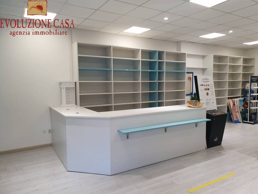 locale commerciale in vendita a Monfalcone