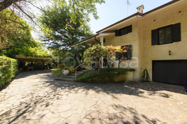 casa indipendente in vendita a Monfalcone in zona Aris