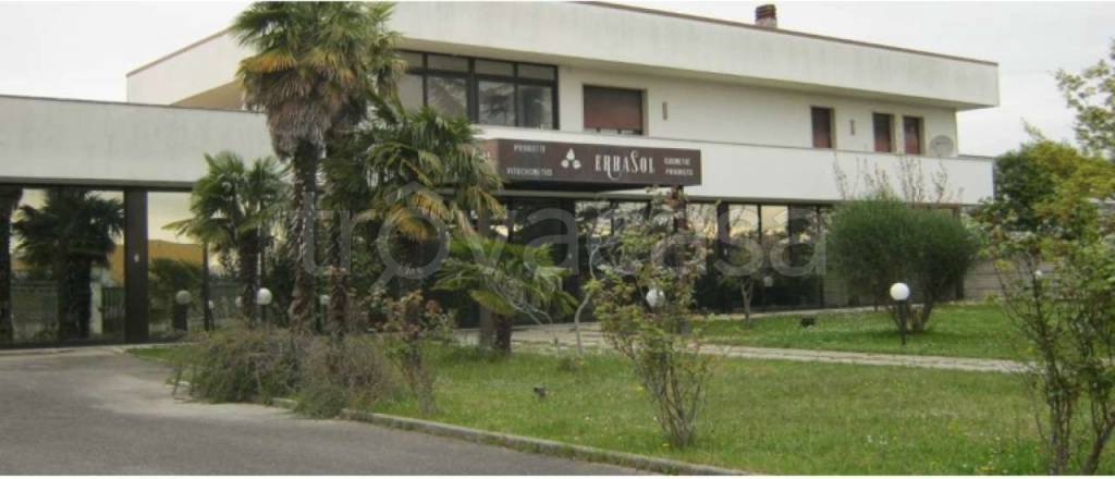 capannone in vendita a Monfalcone