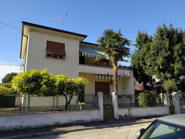 appartamento in vendita a Monfalcone in zona Aris