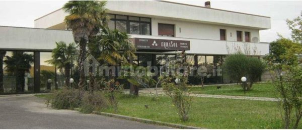 capannone in vendita a Monfalcone in zona Lisert