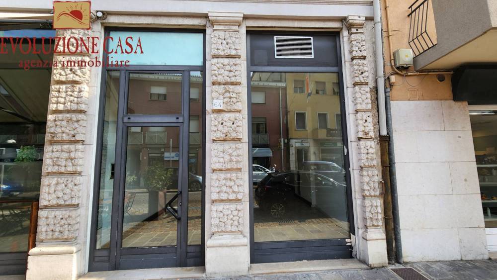 locale commerciale in vendita a Monfalcone