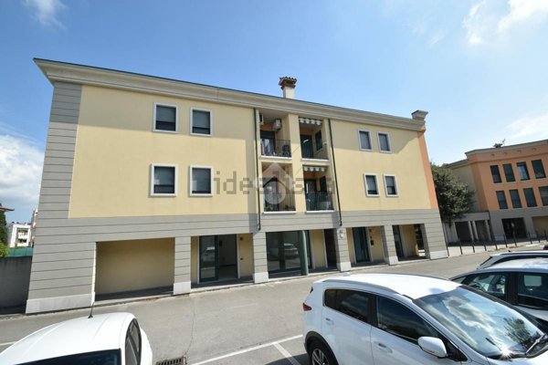 locale commerciale in vendita a Monfalcone