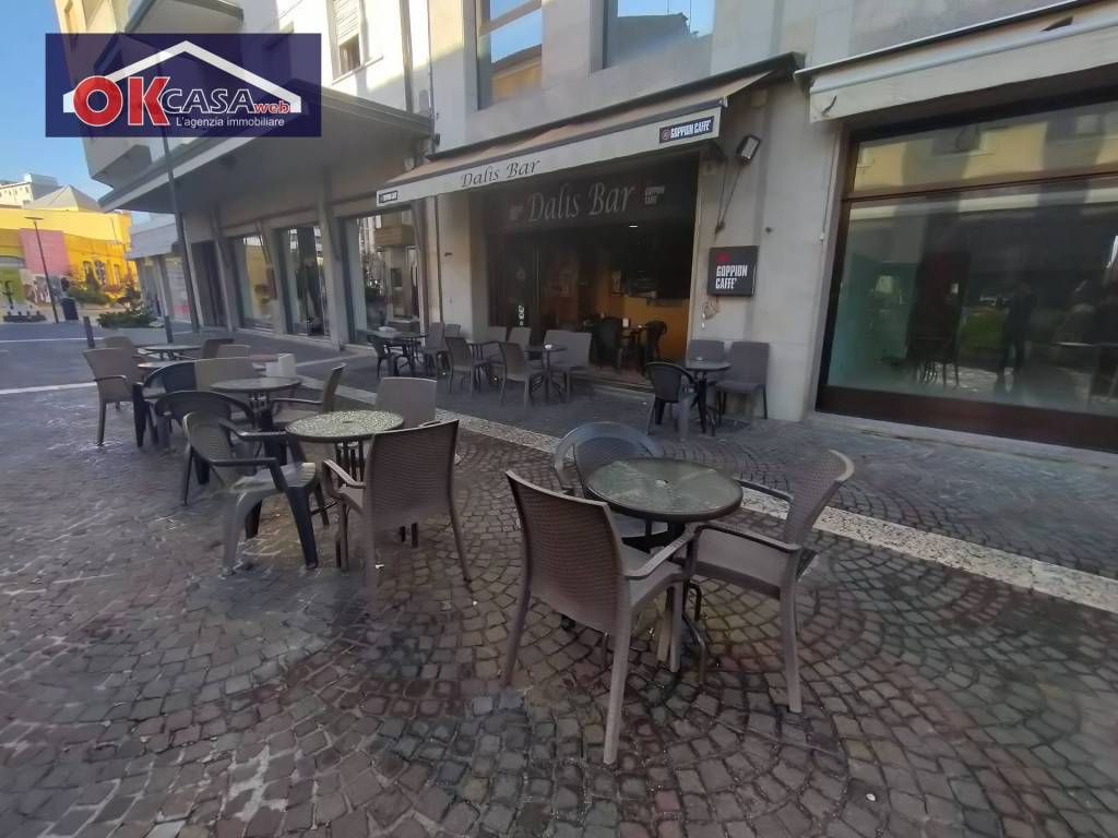 negozio in vendita a Monfalcone in zona Marina Julia