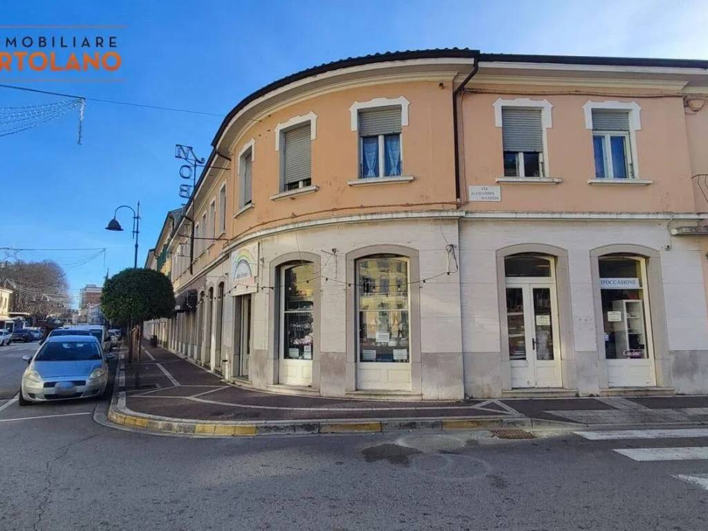 negozio in vendita a Monfalcone