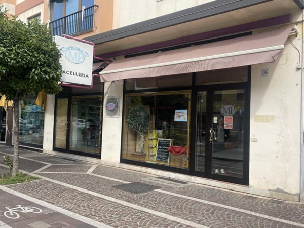 negozio in vendita a Monfalcone