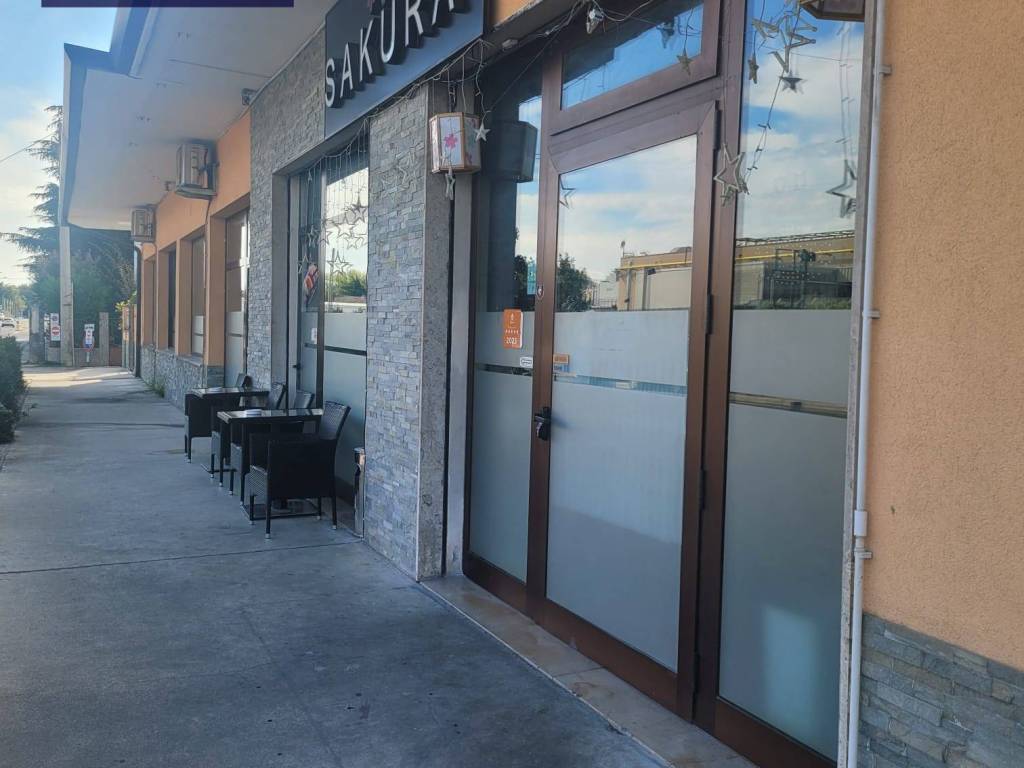 negozio in vendita a Monfalcone in zona Bagni