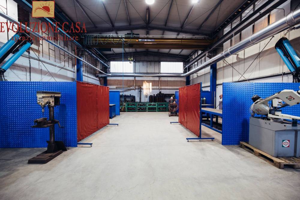 capannone in vendita a Monfalcone in zona Bagni